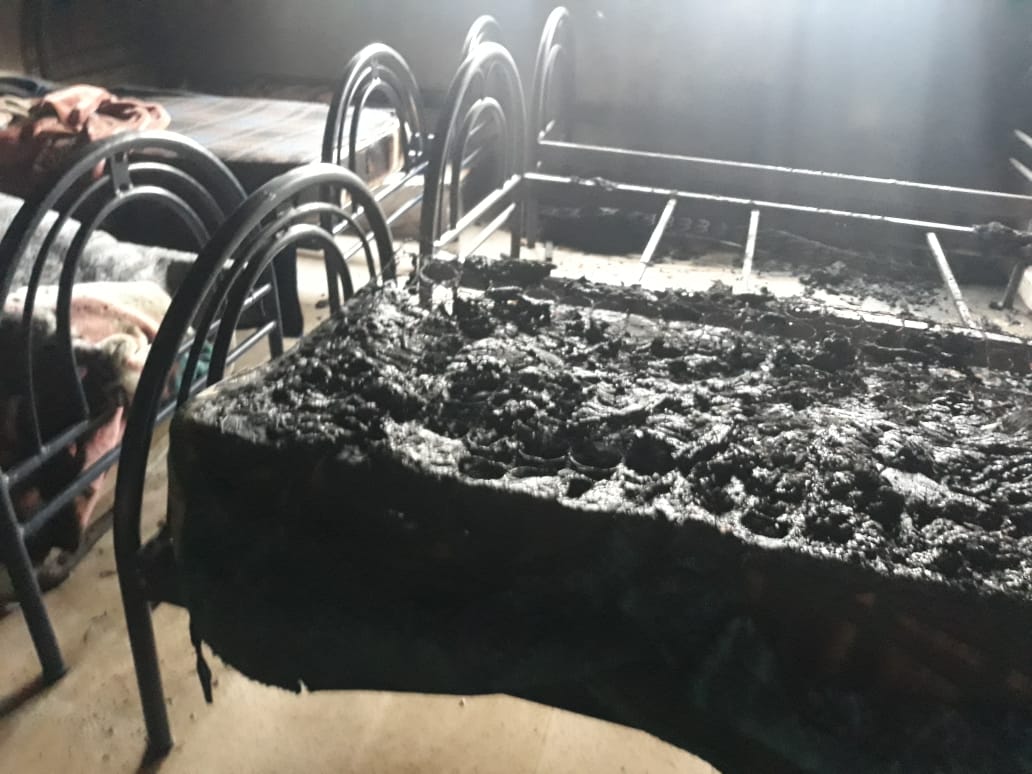 بالصور- اندلاع حريق في داخل دار للأيتام في بلدة برج العرب العكارية... إصابة أطفال بحروق واشتعال أسرة